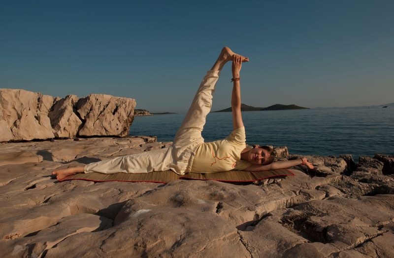 as meru akaranasana